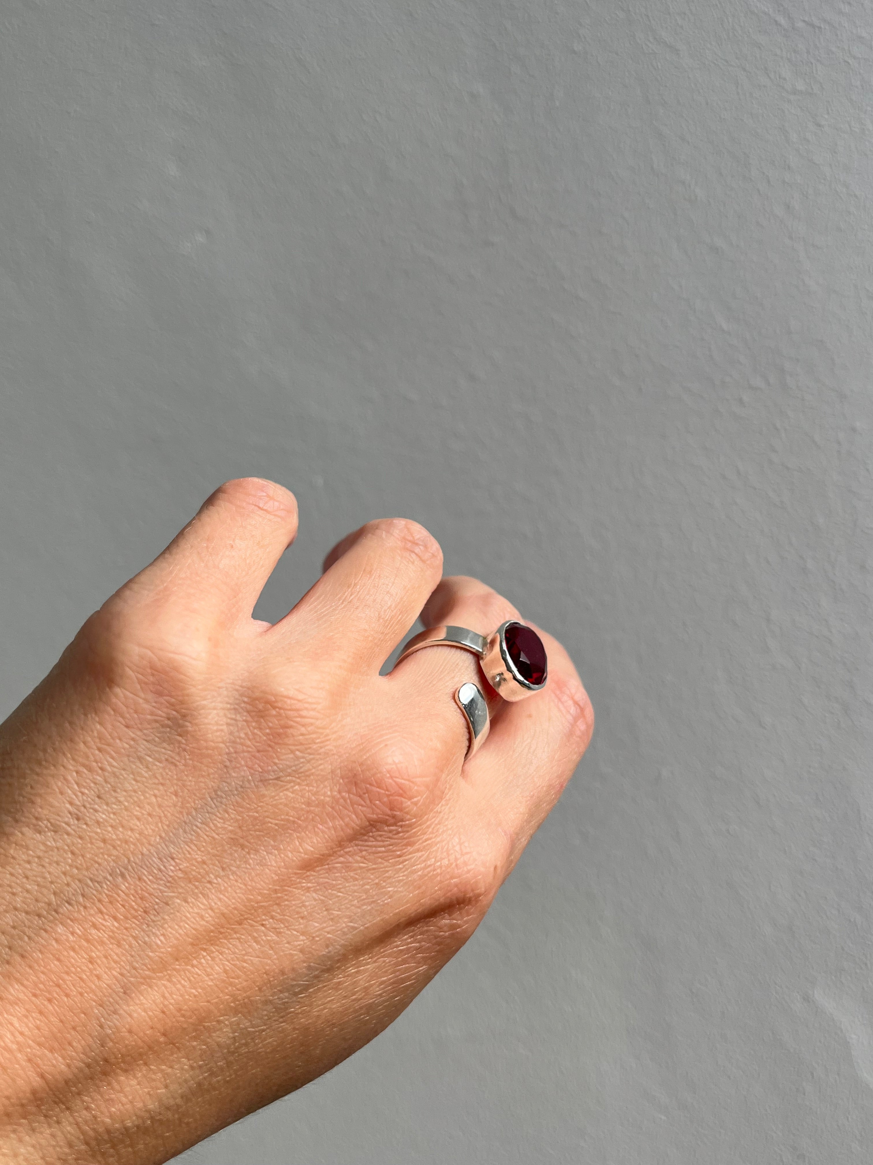 Anillo Carmin ajuste libre