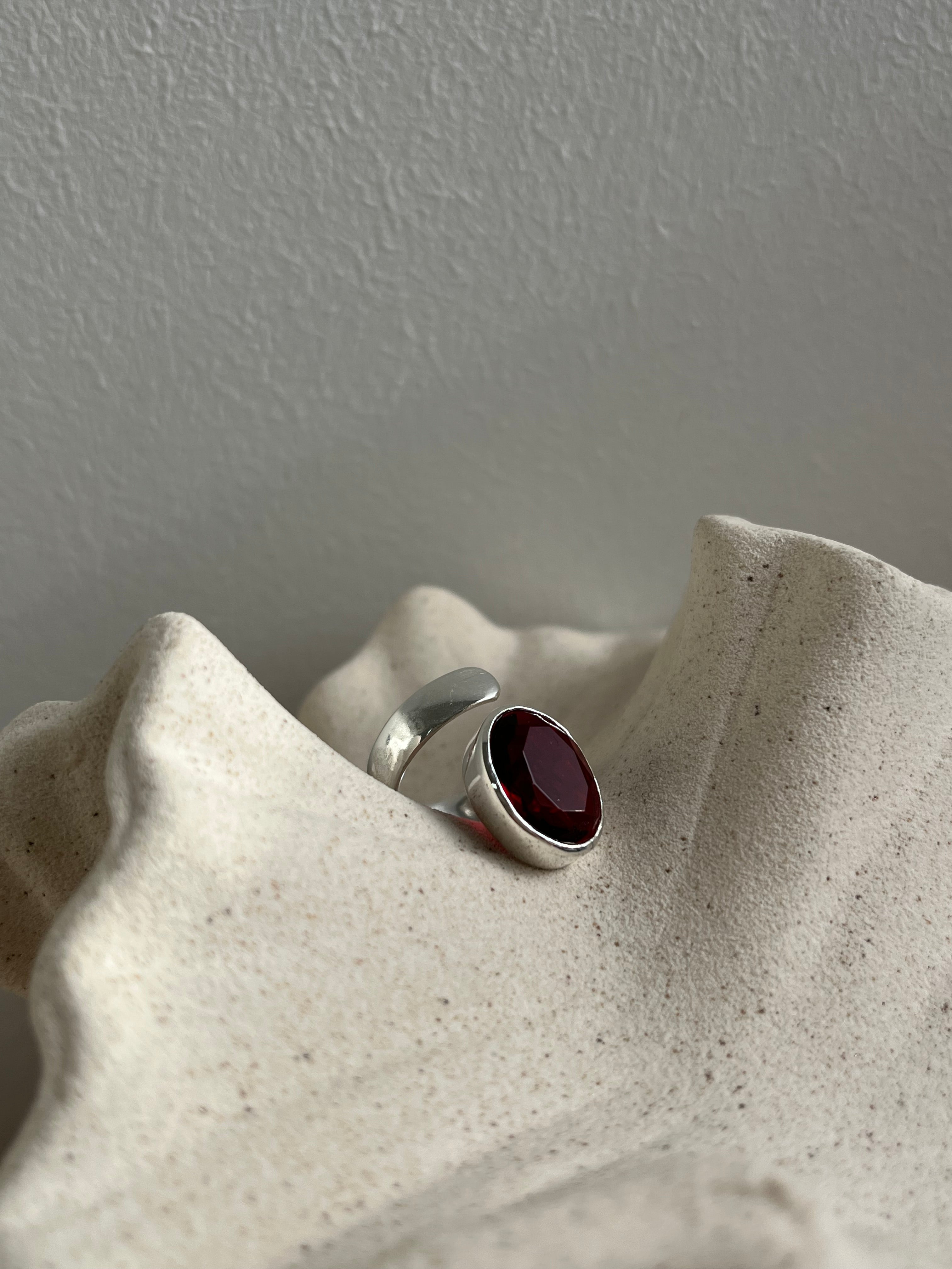 Anillo Carmin ajuste libre