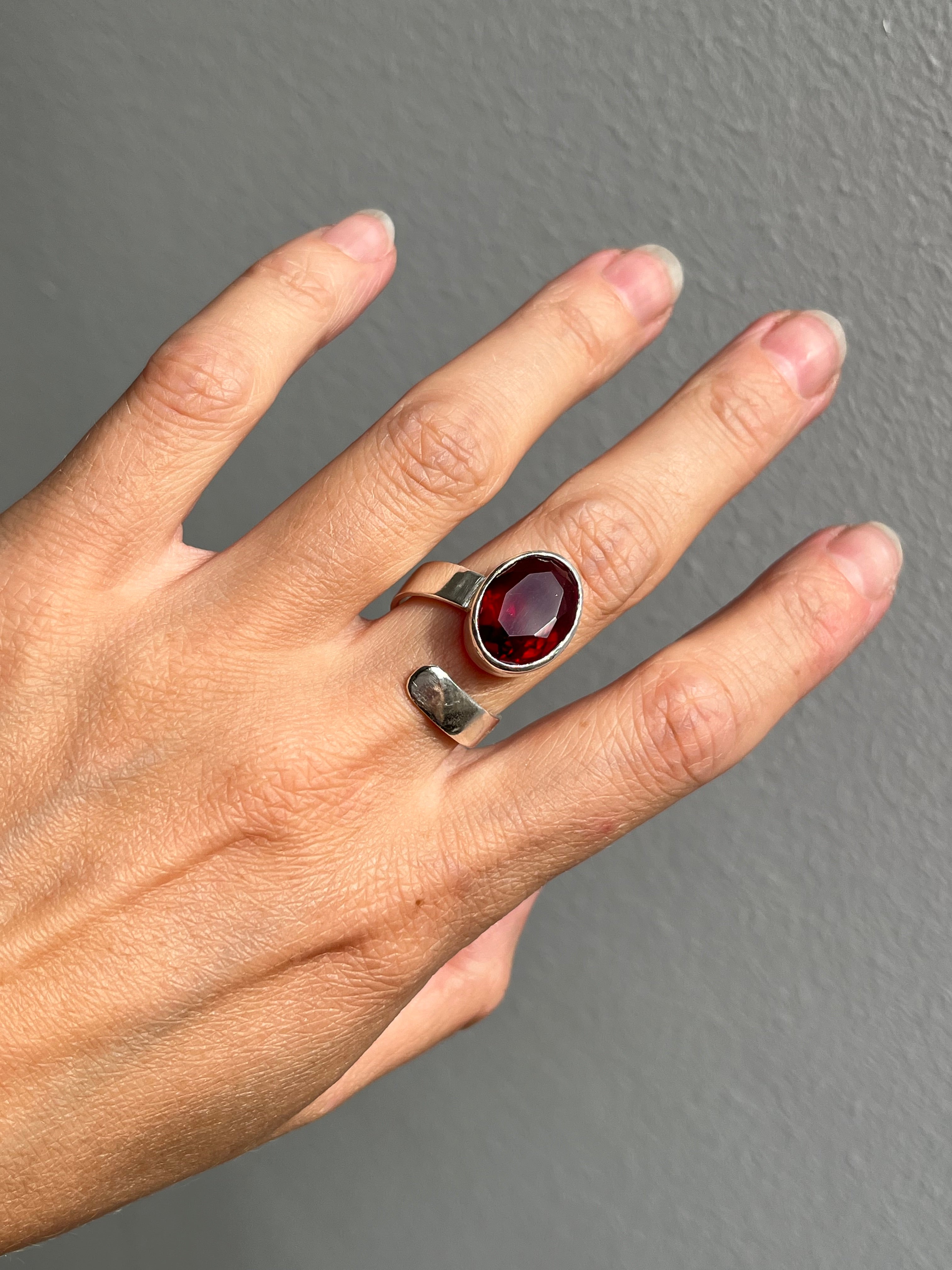 Anillo Carmin ajuste libre